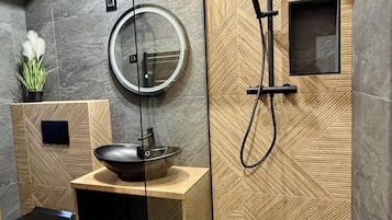 Double Room, Balcony, Mountain View | Bathroom | Hair dryer, towels, soap, toilet paper