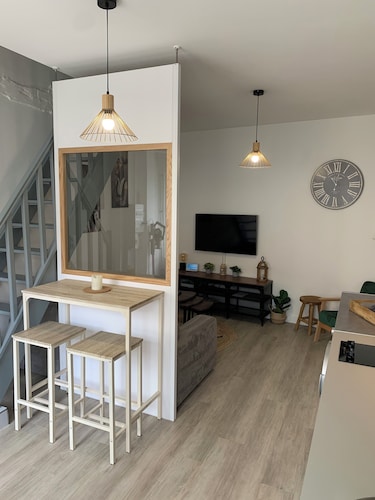 Duplex apartment in the center of Fontainebleau and 5 minutes from the forest!