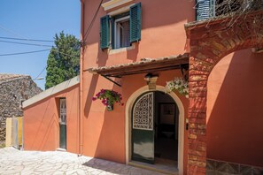 Exterior detail - Charming Villa in a traditional village, 3 km from the beach of Agios Gordios (Kouramades)