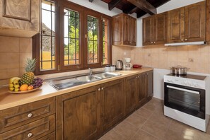 Fridge, microwave, oven, stovetop - Charming Villa in a traditional village, 3 km from the beach of Agios Gordios (Kouramades)