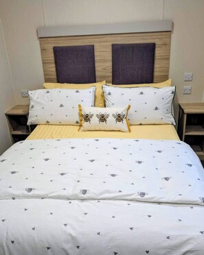 3 bedrooms, iron/ironing board, Internet, bed sheets - Caravan to rent in crainfield bay (Newry)