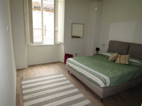 Unclassified image, 1 of 10, button