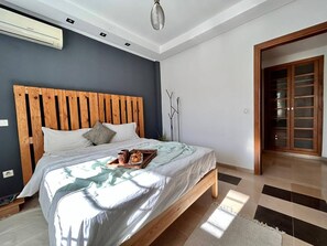 Tabla de planchar con plancha, Internet, ropa de cama