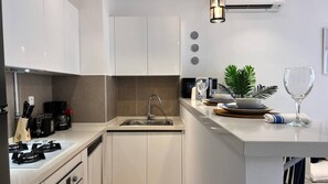 Fridge, stovetop, dishwasher, coffee/tea maker