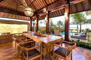 Outdoor dining - Luxury 5 Bed Villa With Private Pool & Bar Walk to Finns, Atlas, and Beach (Tibubeneng)