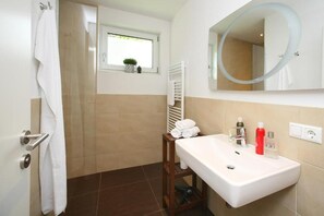 Deluxe Apartment, Patio, Garden View | Bathroom - Annika Apartments (Zell am See)