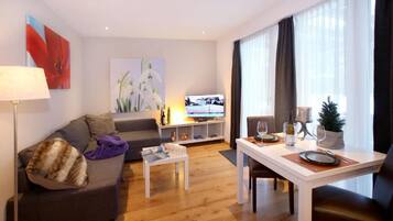 Deluxe-Apartment, Terrasse, Gartenblick | Wohnbereich