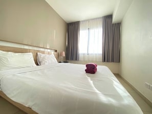 Iron/ironing board, internet, bed sheets, wheelchair access - High Floor Sea View 2 Bed Room (Bang Lamung District)