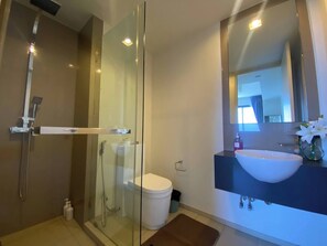 淋浴设施、吹风机