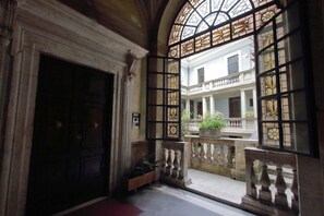 Interior - Authentic roman elegance in Campo dei Fiori (Roma)