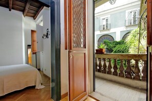 2 bedrooms, iron/ironing board, free WiFi, bed sheets - Authentic roman elegance in Campo dei Fiori (Roma)