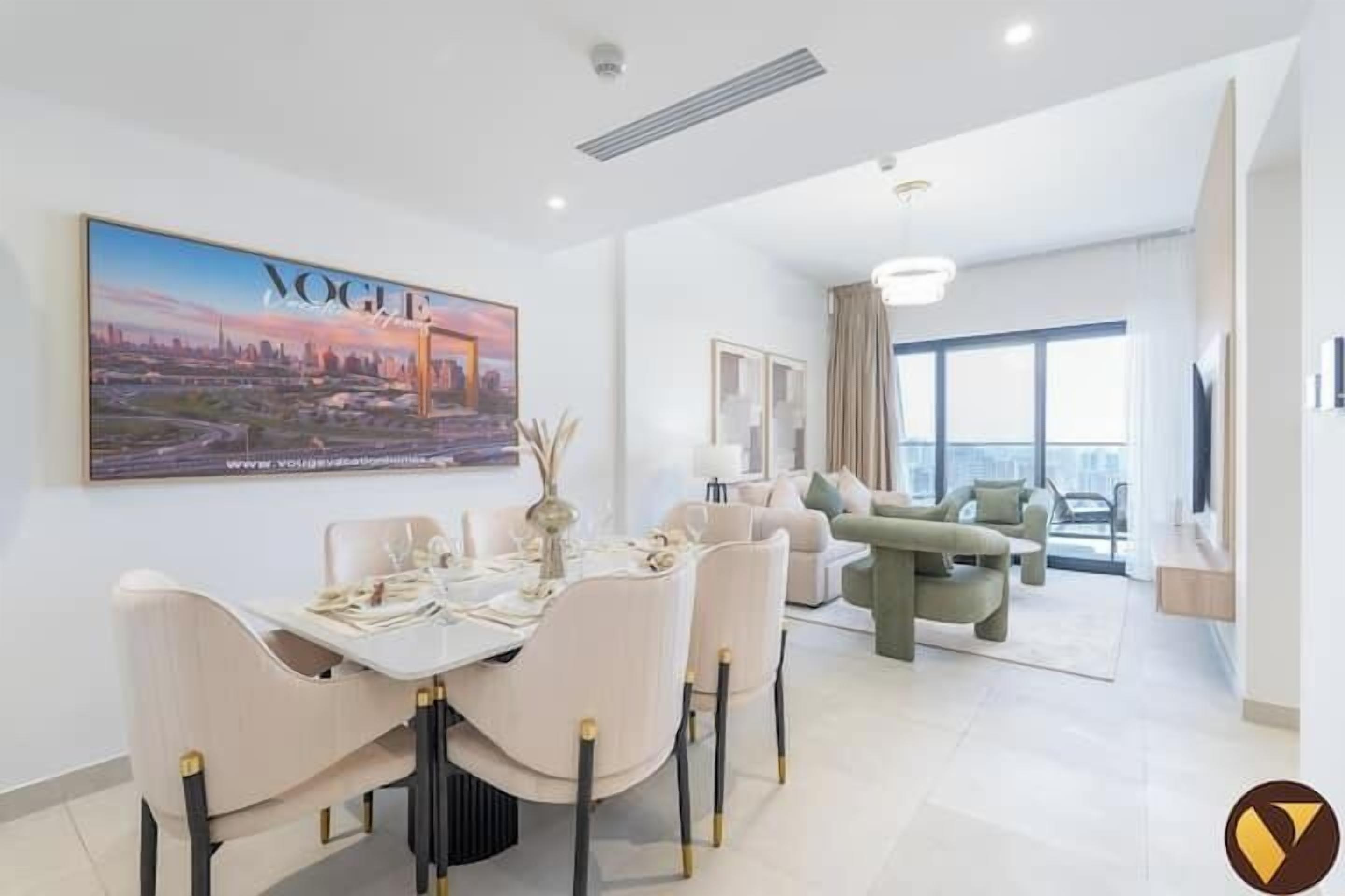 Luxury Apartment, Balcony, City View | In-room dining