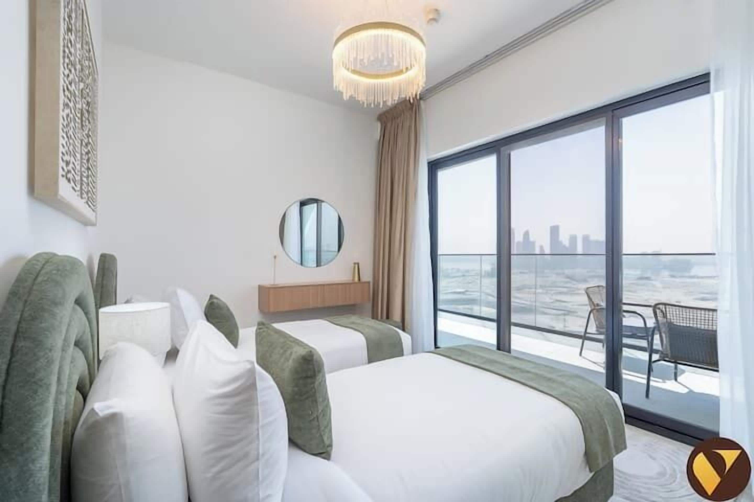 Luksusleilighet, balkong, byutsikt | Strykejern/-brett, barnesenger, wi-fi (inkludert) og sengetøy