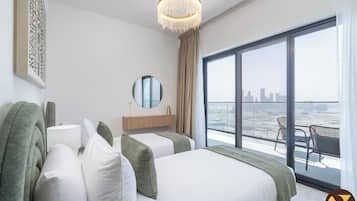 Luksusleilighet, balkong, byutsikt | Strykejern/-brett, barnesenger, wi-fi (inkludert) og sengetøy