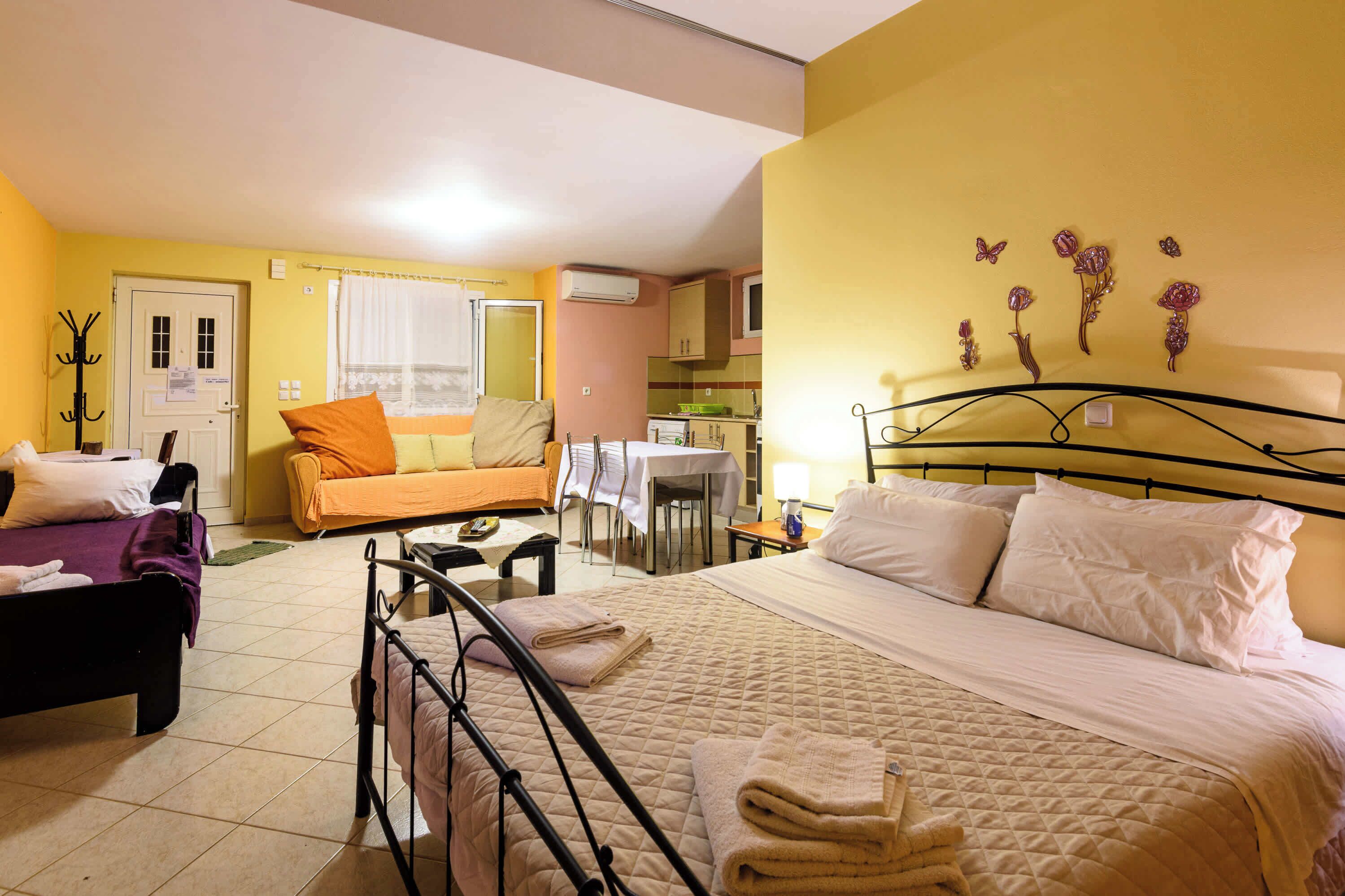 Iron/ironing board, WiFi, bed sheets