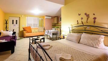 Iron/ironing board, WiFi, bed sheets