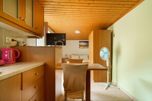 Interior - Holiday Home 'Studio Liana' with Private Terrace, Wi-Fi and Air Conditioning (ΙΘΑΚΗΣ)