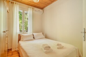 3 chambres, fer et planche à repasser, Wi-Fi, draps fournis
