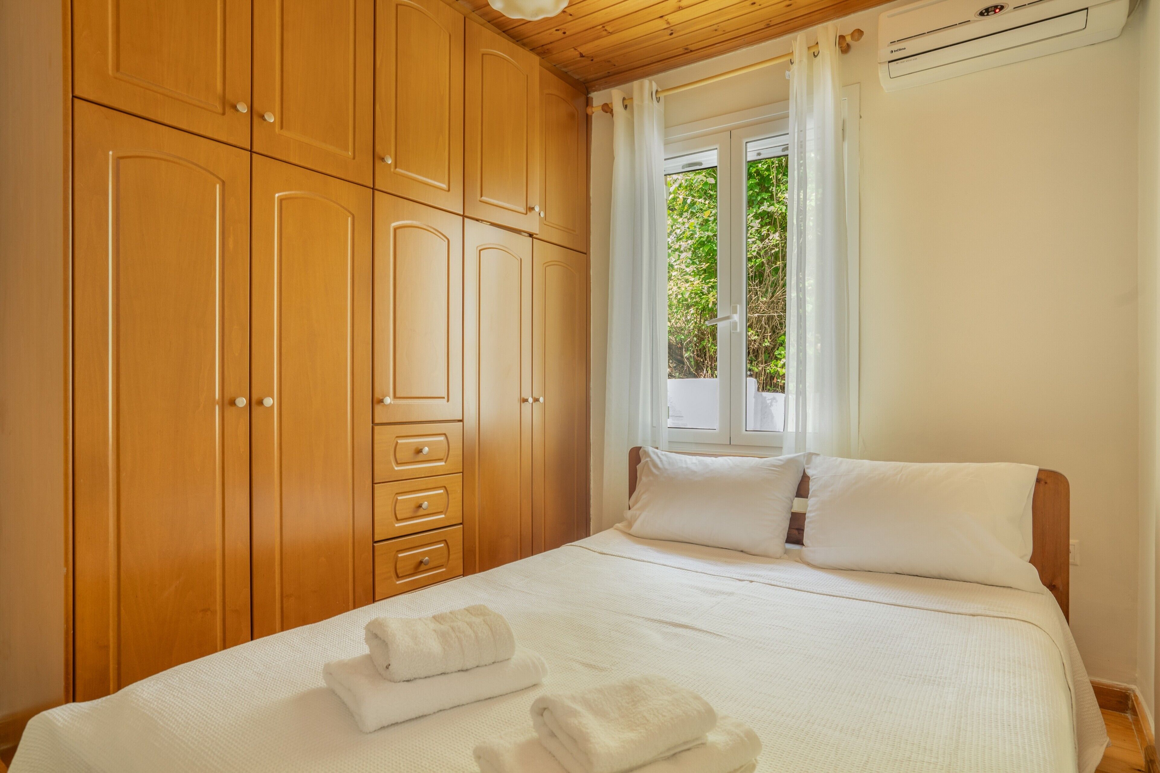 3 chambres, fer et planche à repasser, Wi-Fi, draps fournis