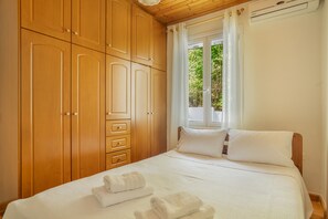 3 slaapkamers, een strijkplank/strijkijzer, wifi, beddengoed