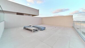 Terrace/patio - Al Zorah 4 Bedroom Penthouse with Sea View (Ajman city)