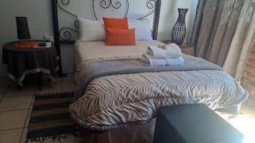 Basic Single Room | Desk, iron/ironing board, free WiFi