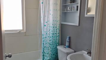 Toallas, jabón, papel de baño