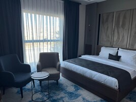 Classic Twin Room | Desk, laptop workspace, iron/ironing board, free WiFi