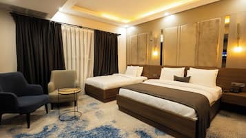 Classic Triple Room | Desk, laptop workspace, iron/ironing board, free WiFi