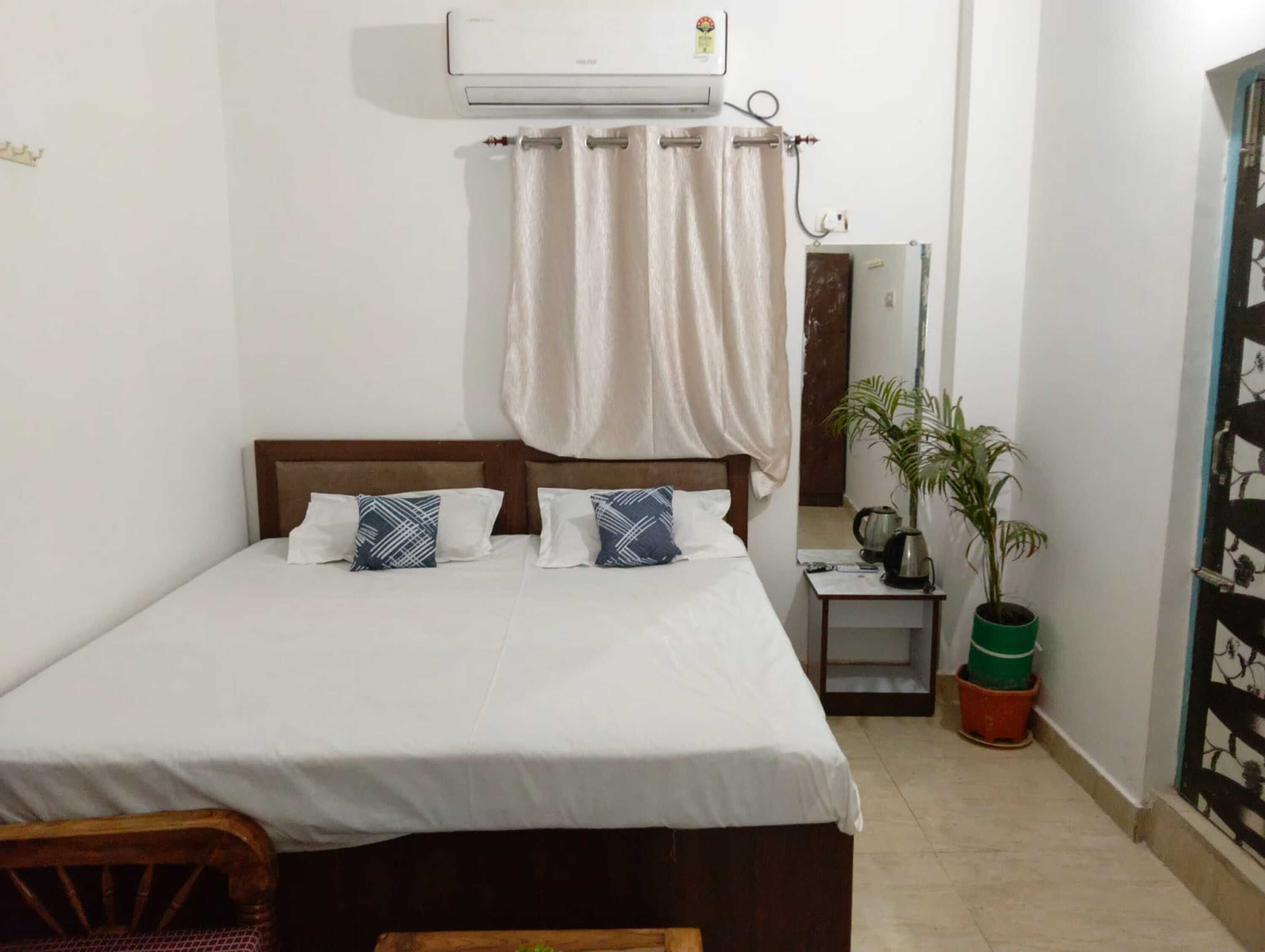 In-room safe, desk, iron/ironing board, free WiFi