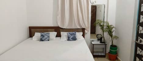 Coffre-fort, bureau, fer et planche Ă repasser, accĂšs au Wi-Fi (inclus)