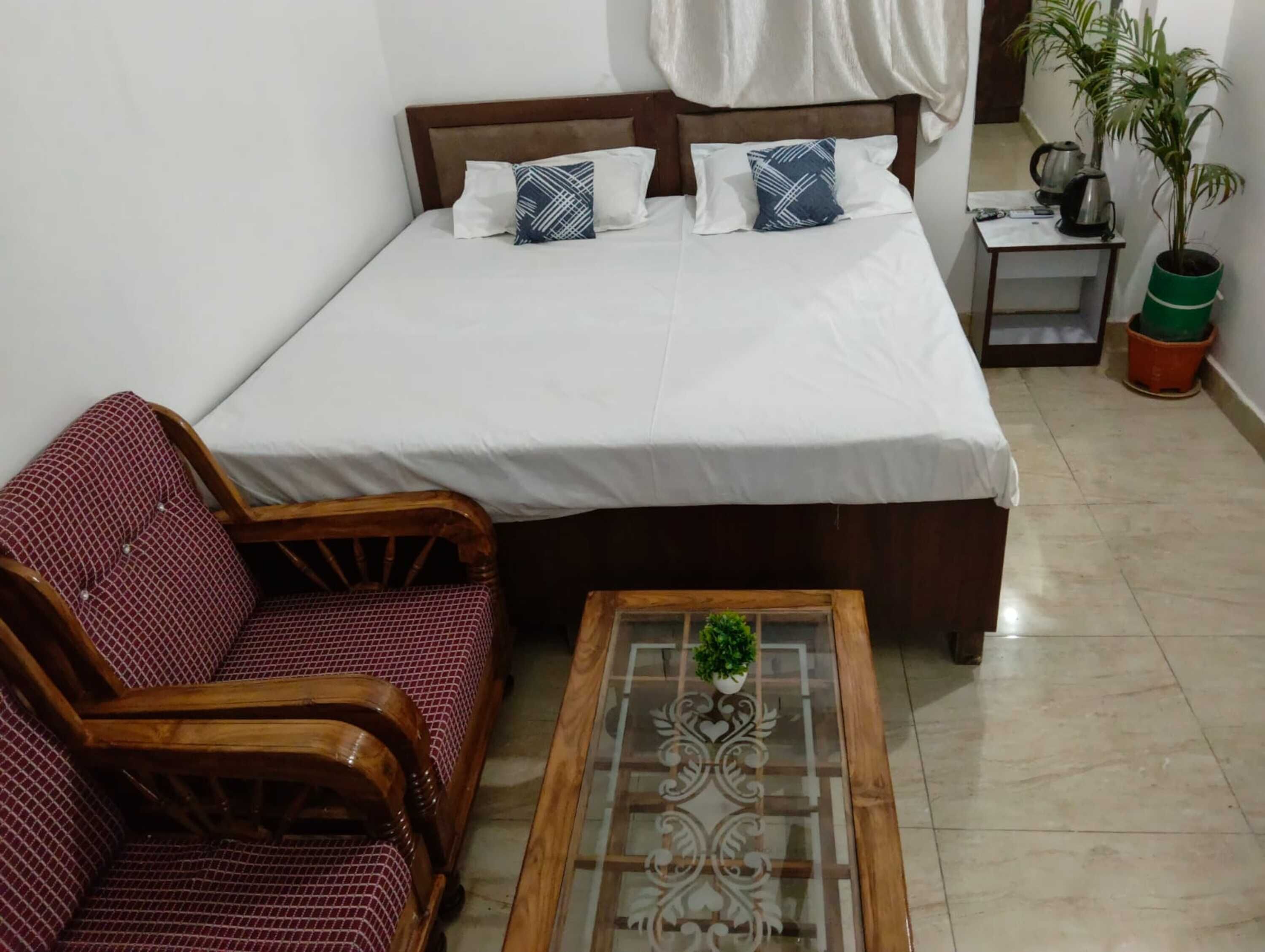 In-room safe, desk, iron/ironing board, free WiFi