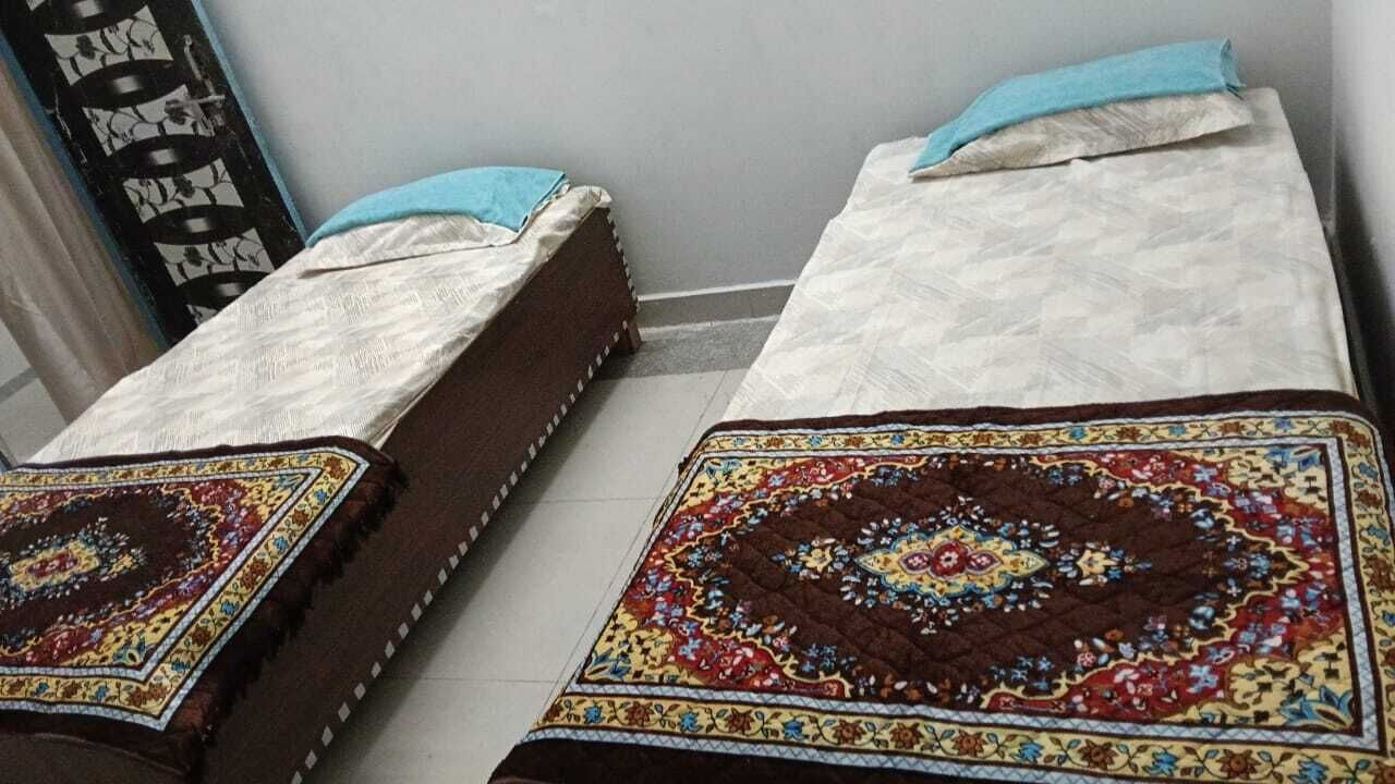 Classic dubbelrum eller tvåbäddsrum | Värdeförvaringsskåp på rummet, skrivbord och strykjärn/strykbräda