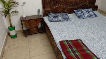 خزنة داخل الغرفة ومكتب ومكواة/لوح كي وواي فاي مجانًا