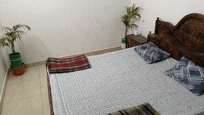 Zimmersafe, Schreibtisch, Bügeleisen/Bügelbrett, kostenloses WLAN