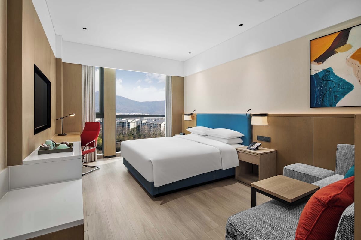 Deluxe Room, 1 King Bed with Sofa bed