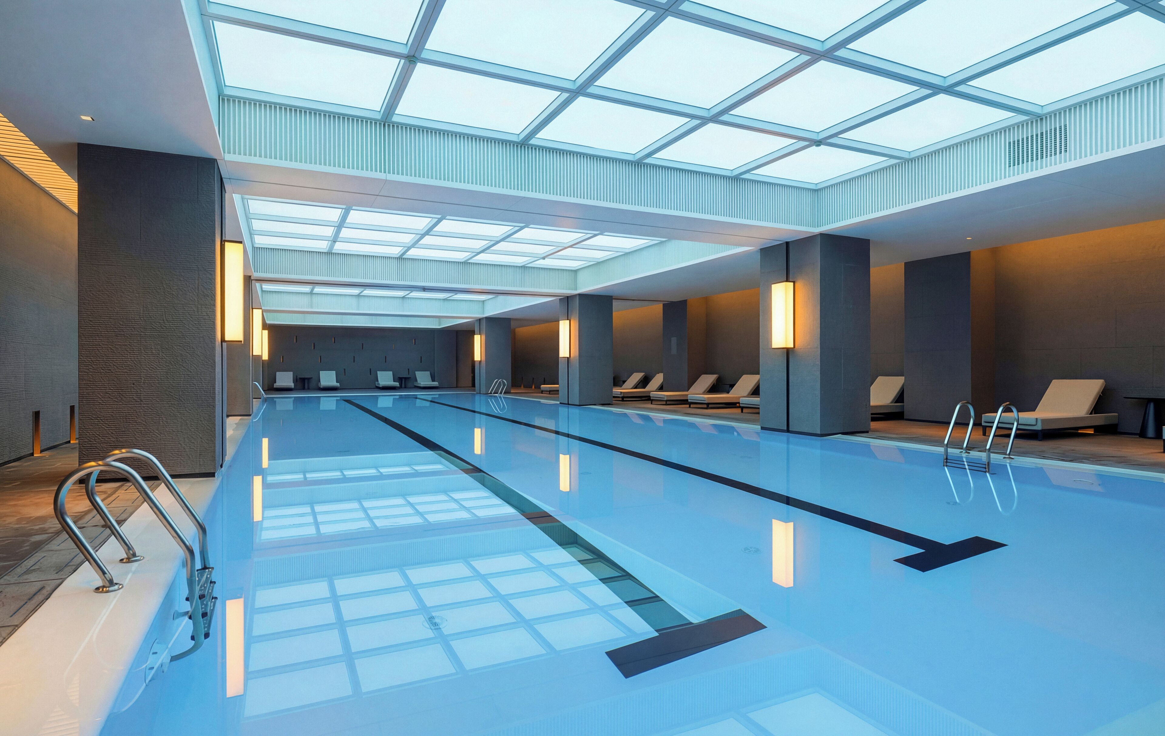 Una piscina cubierta