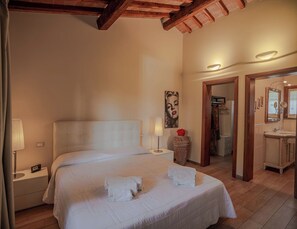 4 camere, ferro/asse da stiro, culla da viaggio, Wi-Fi gratuito