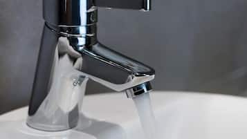 Family Quadruple Room, Jetted Tub | Bathroom