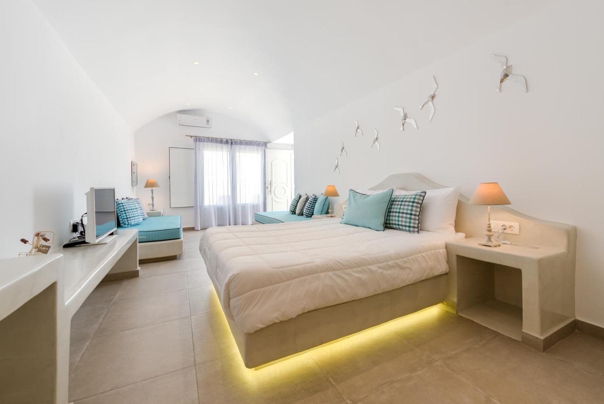 Coffres-forts dans les chambres, fer et planche à repasser