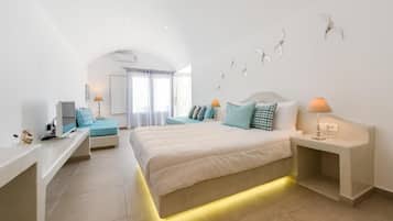 Habitación cuádruple familiar, bañera de hidromasaje | Caja fuerte, tabla de planchar con plancha, wifi gratis y ropa de cama