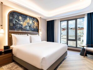Executive Suite, 1 Double Bed | Free minibar items, in-room safe, blackout drapes, rollaway beds - Mövenpick Istanbul Old Town (Istanbul)