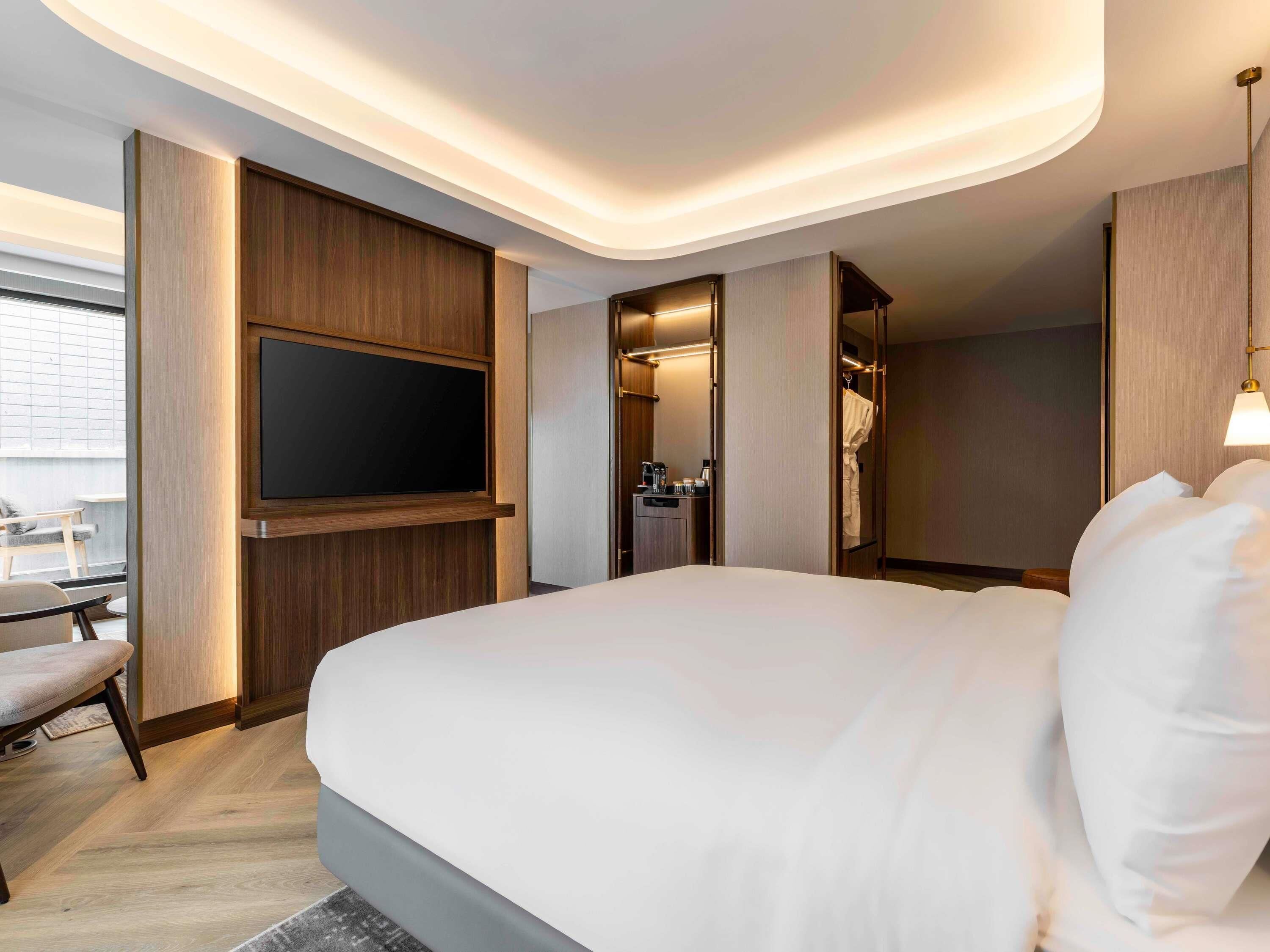 Executive Suite, 1 Double Bed | Free minibar items, in-room safe, blackout drapes, rollaway beds