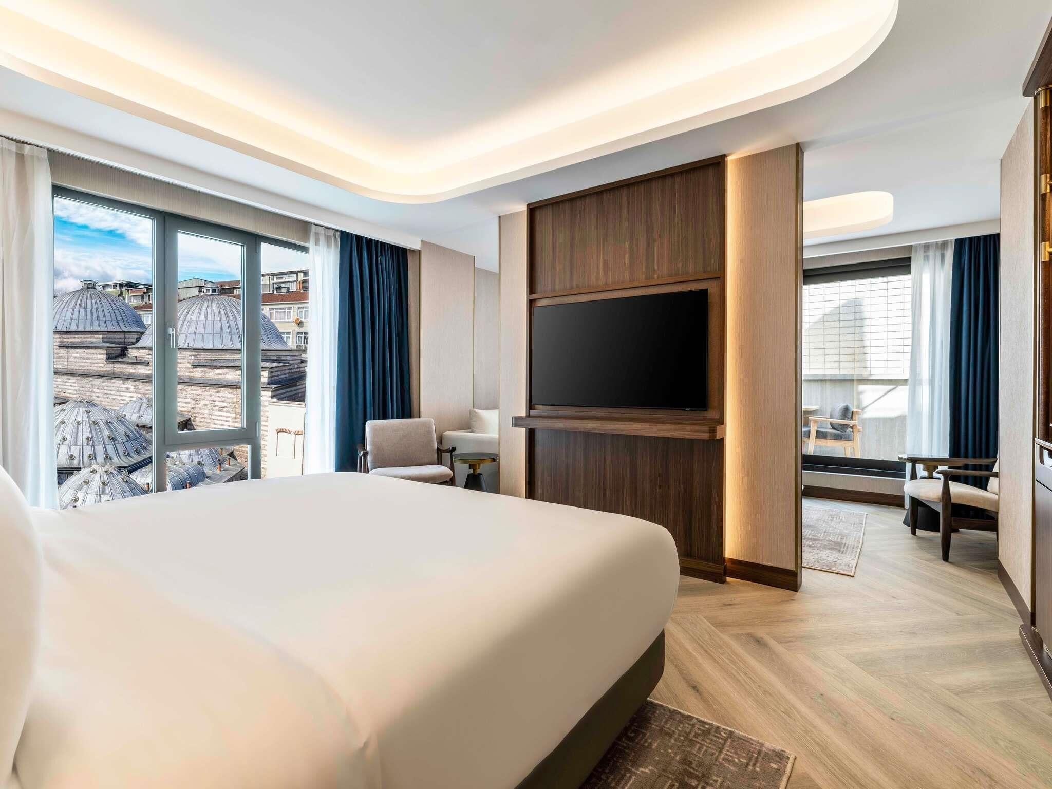 Executive Suite, 1 Double Bed | Free minibar items, in-room safe, blackout drapes, rollaway beds