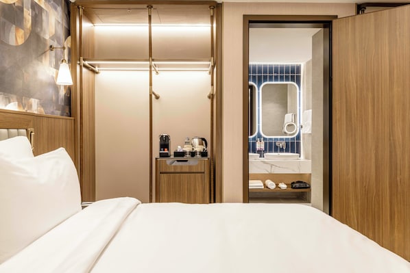 Deluxe Suite, 1 Double Bed | Free minibar items, in-room safe, blackout curtains, rollaway beds - Mövenpick Istanbul Old Town (Istanbul)