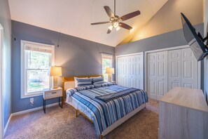 Desk, iron/ironing board, travel cot, free WiFi - Spacious Raleigh 3BR Home with Patio Grill Pool Tennis and Pet Friendly Stay (Raleigh)