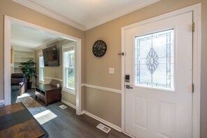 Interior - Spacious Raleigh 3BR Home with Patio Grill Pool Tennis and Pet Friendly Stay (Raleigh)