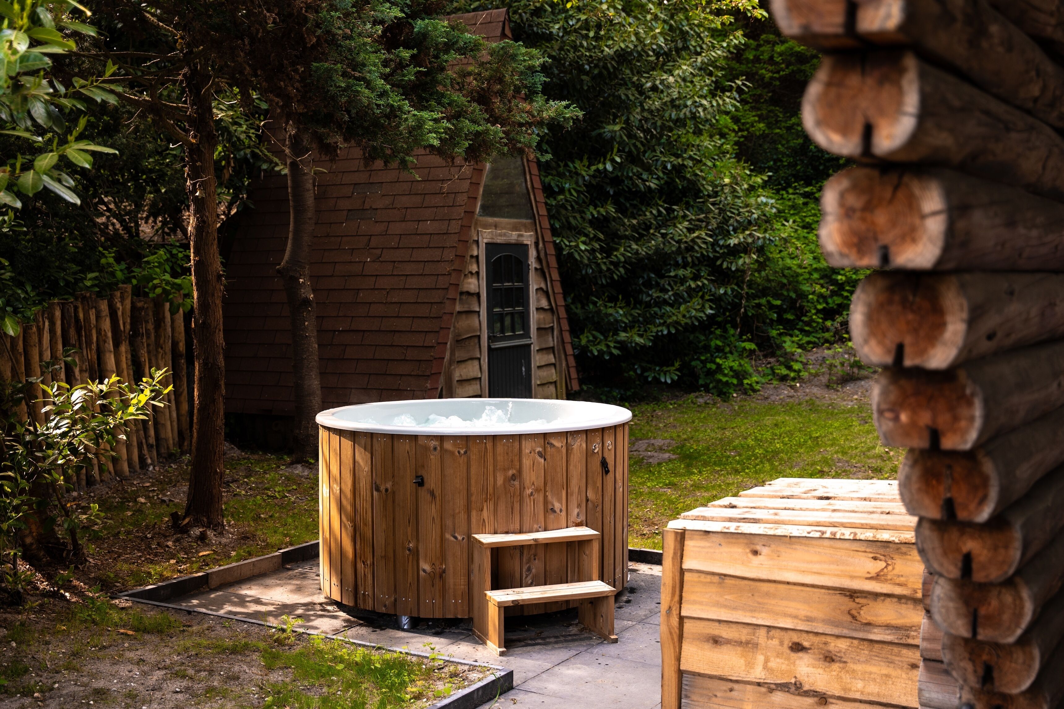 Outdoor spa tub