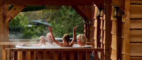 Bain à remous extérieur