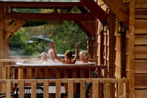 Gezellig overnachten op 't Heydeveld mét je eigen privé Bubbelbad buiten!